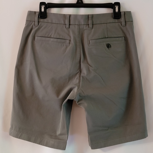 EVERLANE 9" Slim Fit Shorts - Pewter Green - Picture 7 of 14